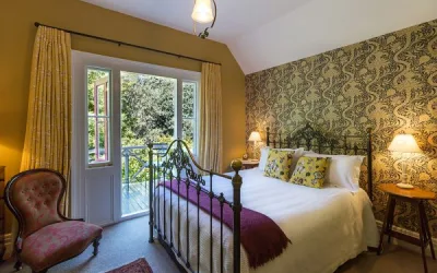 Beauforthouse: Elegant Historic Retreat Accommodation in Akaroa
